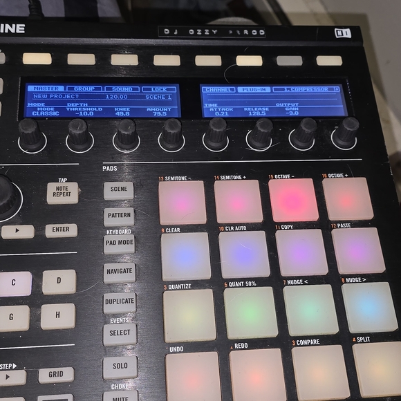 Native Instruments Maschine MK3 Groove Production Studio - Picture 1 of 5